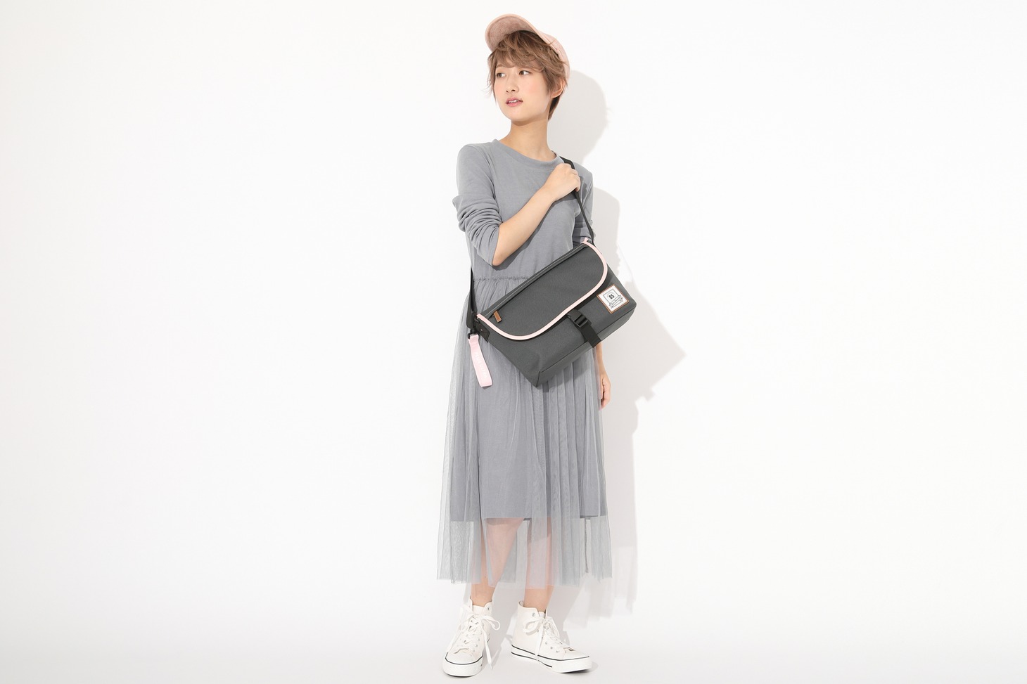 「麗日お茶子 モデル ショルダーバッグ」着用イメージ