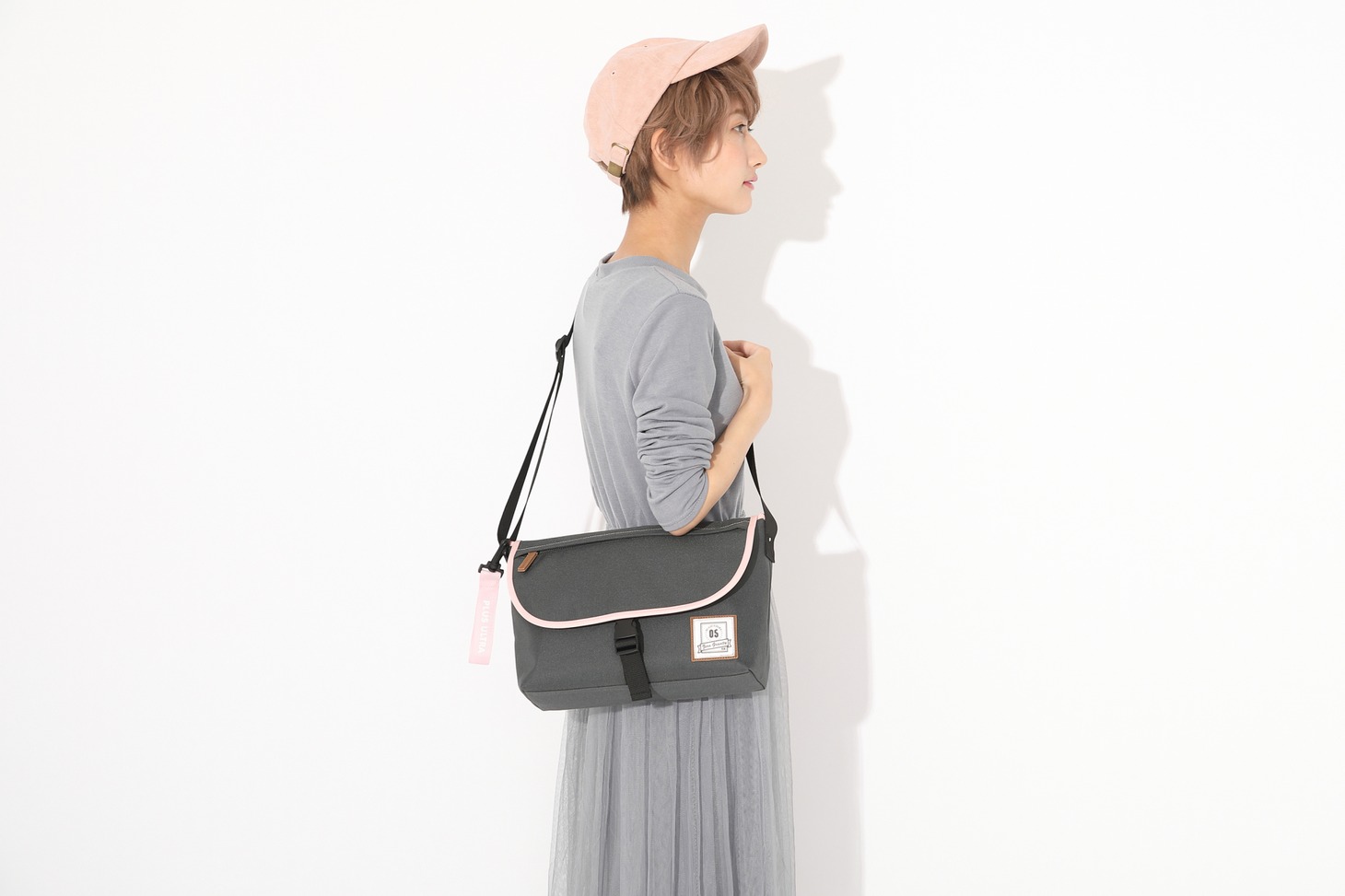 「麗日お茶子 モデル ショルダーバッグ」着用イメージ