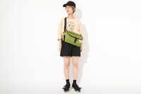 「蛙吹梅雨 モデル ショルダーバッグ」着用イメージ