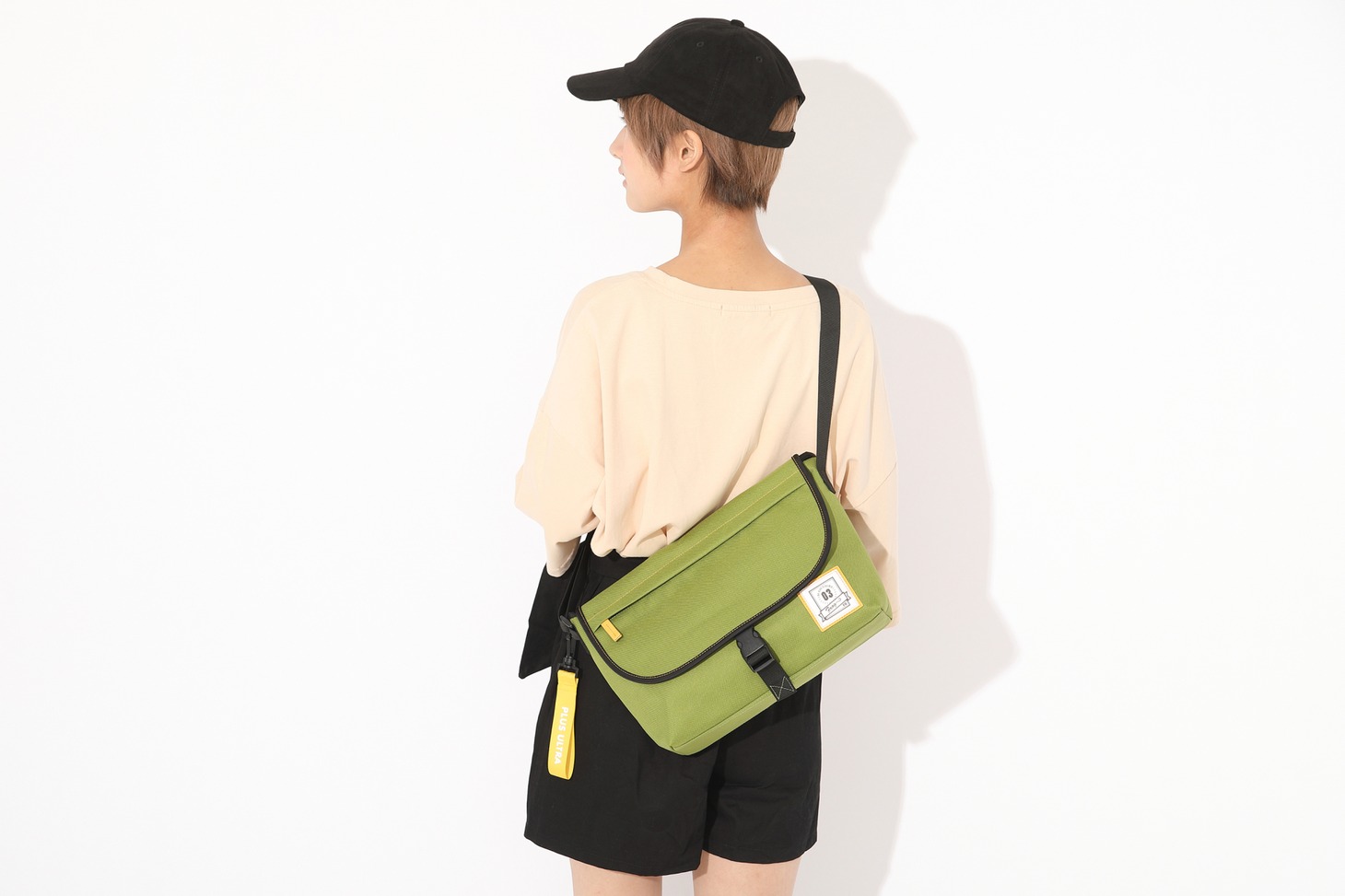 「蛙吹梅雨 モデル ショルダーバッグ」着用イメージ