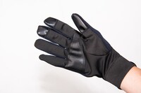 「ガールズ＆パンツァー」シリーズに登場する各高校をモチーフにした高機能万能手袋の着用イメージ。