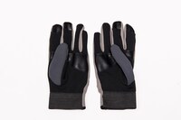 大学選抜チームモデルの高機能万能手袋。