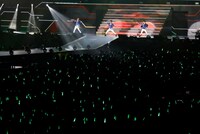 熊谷健太郎、濱健人、増元拓也による「勇敢なるキミヘ」。