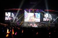 大橋彩香、福原綾香、原紗友里による「できたてEvo!Revo!Generation!」。