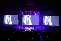 藍原ことみ、高野麻美による「クレイジークレイジー」。