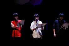 朗読劇の様子。左から櫻井孝宏、興津和幸、中村悠一。