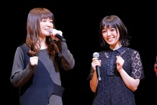 左から種崎敦美、佐藤聡美。うおちゃん・はなちゃん役の2人は、イベント出演が決まり「私たちも宴に参加できるんだ！」と喜び合ったという。