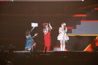 桃井はるこを迎えた転換中のMCの様子。