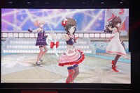 青木瑠璃子、高森奈津美による「OωOver!!」。