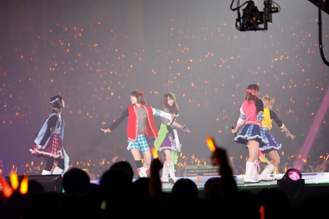 河野ひより、白石晴香、永井真里子、丸岡和佳奈、涼本あきほによる「夢咲きAfter school」。