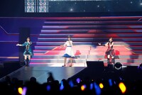 結城アイラ、今井麻美、田所あずさによる「FairyTaleじゃいられない」。