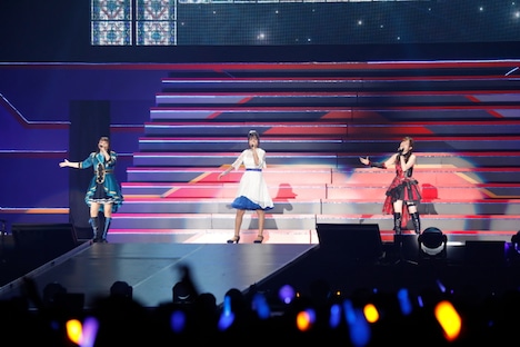 結城アイラ、今井麻美、田所あずさによる「FairyTaleじゃいられない」。