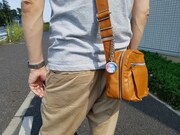 「Re:ゼロから始める異世界生活 2WAYウォッチ」の着用イメージ。