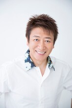 藤本先生役の井上和彦。