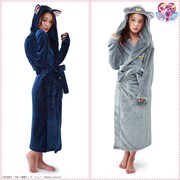 「ルナ・ダイアナふわもこバスローブ」の着用イメージ。