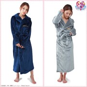 「ルナ・ダイアナふわもこバスローブ」の着用イメージ。