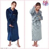 「ルナ・ダイアナふわもこバスローブ」の着用イメージ。