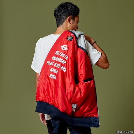 カミーユ・ビダンモデルの着用イメージ。