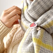 「静電気軽減ヘアポニー」の使用イメージ。