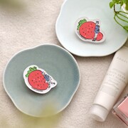 「アクリルブローチ」の一部。