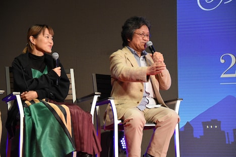 左から鎌谷悠監督、佐藤順一監督。