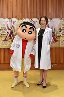 しんのすけと米倉涼子。