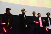 応援上映の事前レクチャーを行う登壇者たち。