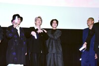 轟と小田島の並びを盛り上げる登壇者たち。