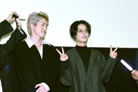 左から前田公輝、塩野瑛久。