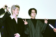 左から前田公輝、塩野瑛久。