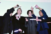 轟と小田島の並びを盛り上げる登壇者たち。