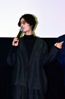 小田島有剣役の塩野瑛久。