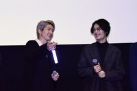 左から前田公輝、塩野瑛久。