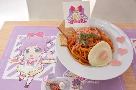 らぁらカラーのチーズソースがかかった「祝5周年！幸せいっぱいらぁらのパスタ」。