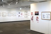 「～デビュー20周年記念～星野リリィの世界展『おとめ妖怪ざくろ』×『きぐるみ防衛隊』×『輪るピングドラム』」の様子。
