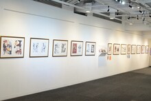 「～デビュー20周年記念～星野リリィの世界展『おとめ妖怪ざくろ』×『きぐるみ防衛隊』×『輪るピングドラム』」の様子。