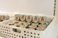 「～デビュー20周年記念～星野リリィの世界展『おとめ妖怪ざくろ』×『きぐるみ防衛隊』×『輪るピングドラム』」の物販コーナーより。