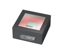 「劇場版シティーハンター <新宿プライベート・アイズ>」とセイコーのコラボ腕時計を収納するボックス。