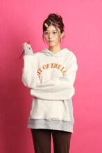 馬場ふみか扮する青井華。