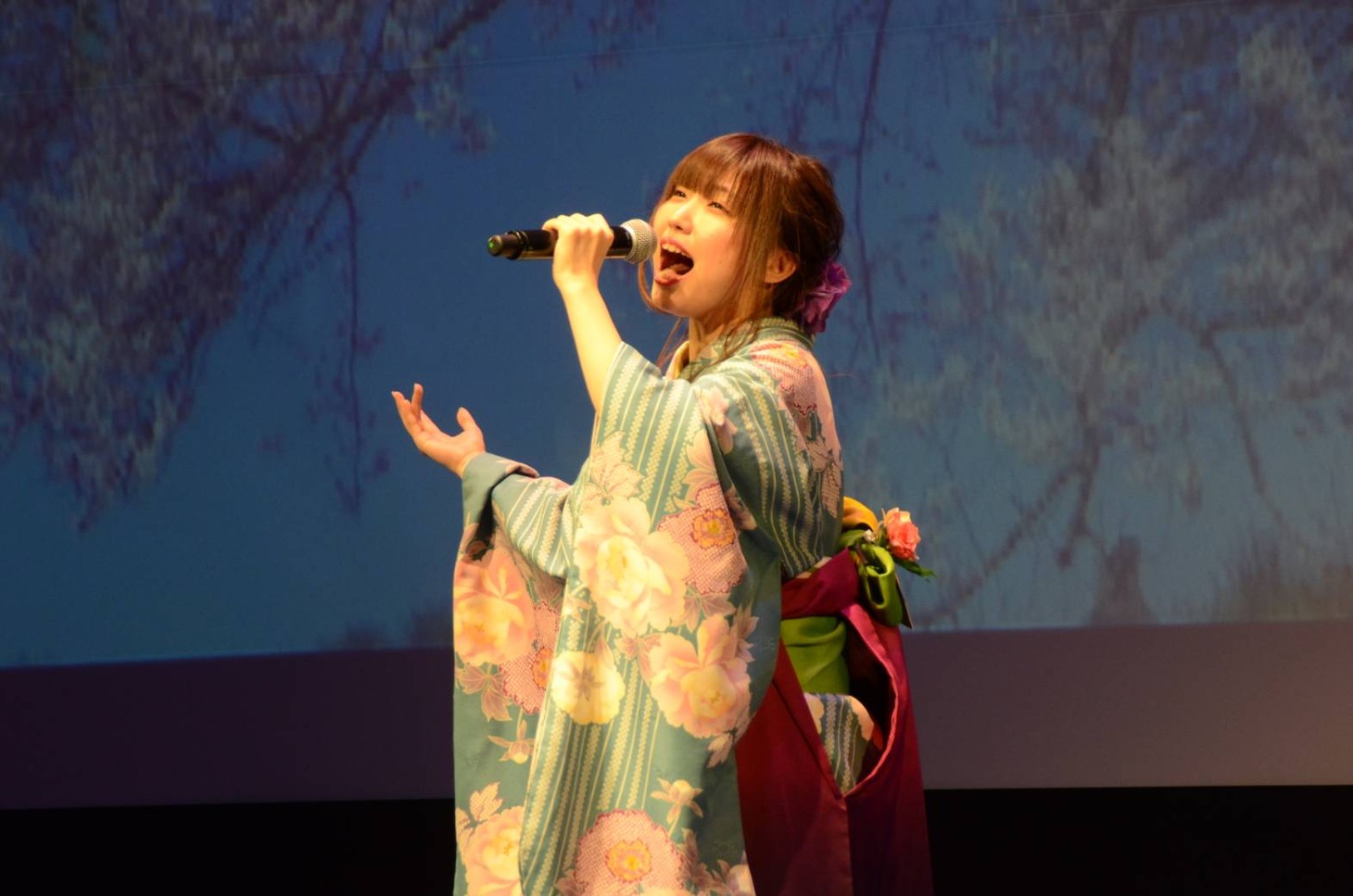 鈴木愛奈