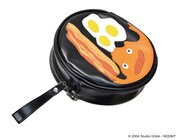 フライパンの取っ手のような持ち手にも注目。ベルトを外してハンドバッグとしても使える。