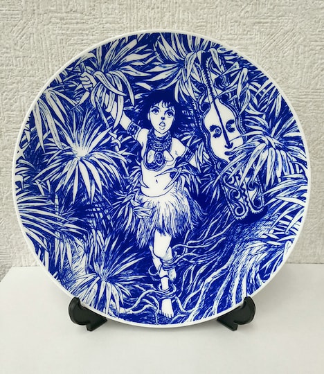 「諸星大二郎 直筆サイン入り木箱付き 絵皿『波子』」（香蘭社コラボ製品、岐阜・美濃焼、限定70枚）