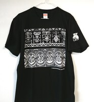 「Tシャツ『仮面』」。S・M・L・XLの4サイズ展開。