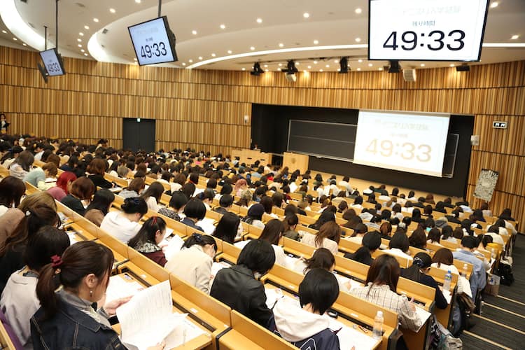 テニプリ入学試験 を402名が受験 破損したラケットについての記述など超難問50問 イベントレポート 写真40枚 コミックナタリー テニプリ入学試験 を402名が受験 破損したラケットについての記述など超難問50問 イベントレポート 写真40枚 コミックナタリー