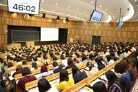 試験中の様子。(c)ジャンプスクエア／集英社