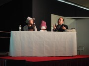 トークショーの様子。左から森脇真琴、石岡良治。