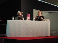 トークショーの様子。左から森脇真琴、石岡良治。