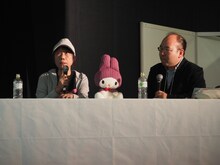「第6回 新千歳空港国際アニメーション映画祭」でのトークショーの様子。左から森脇真琴、石岡良治。