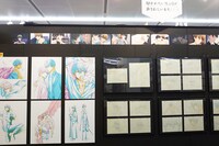 CloverWorksのコーナーより、「抱かれたい男1位に脅されています。」の展示。(c)DO1 PROJECT