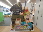 1階に展示されている等身大スタンディ。